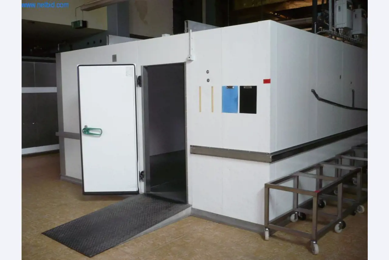 Máquinas de panadería en una gran panadería-1