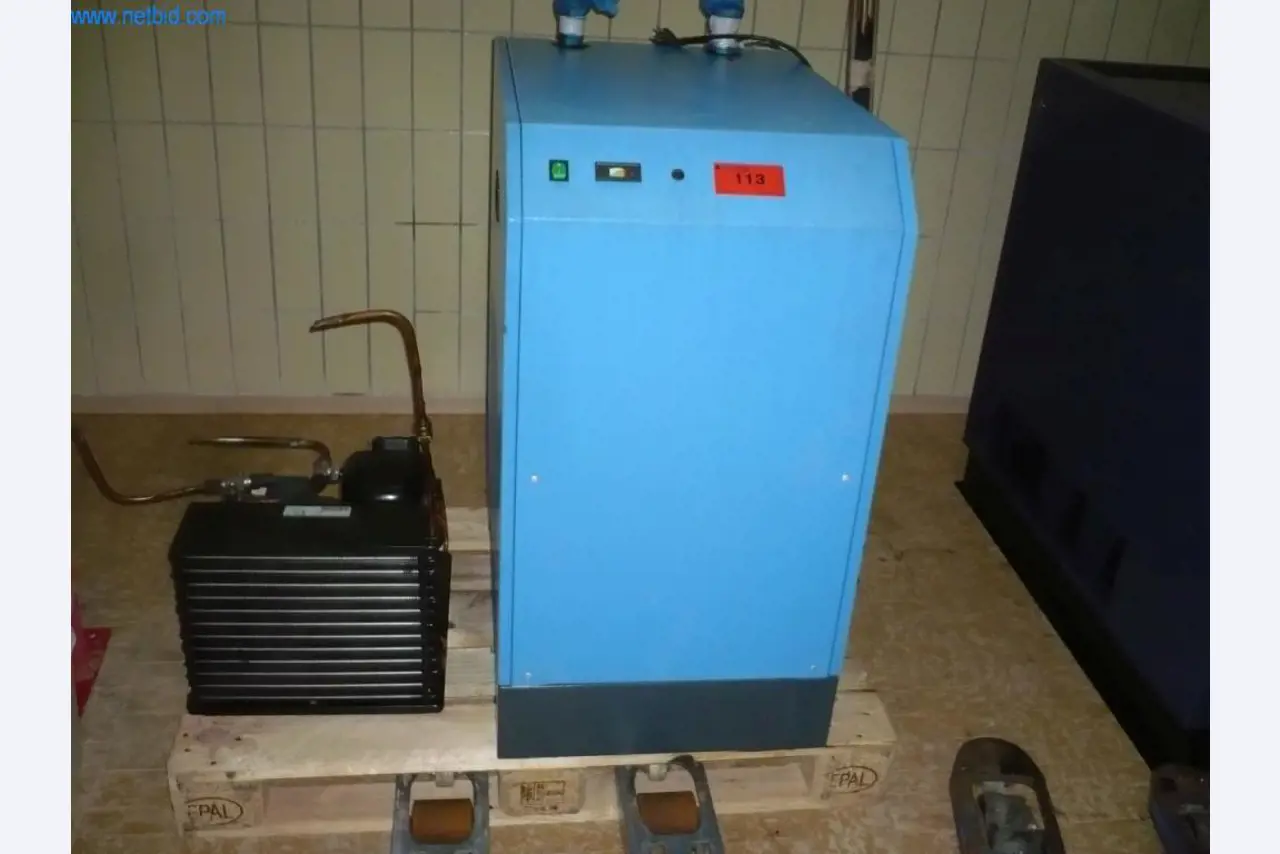 Máquinas de padaria numa grande padaria-1