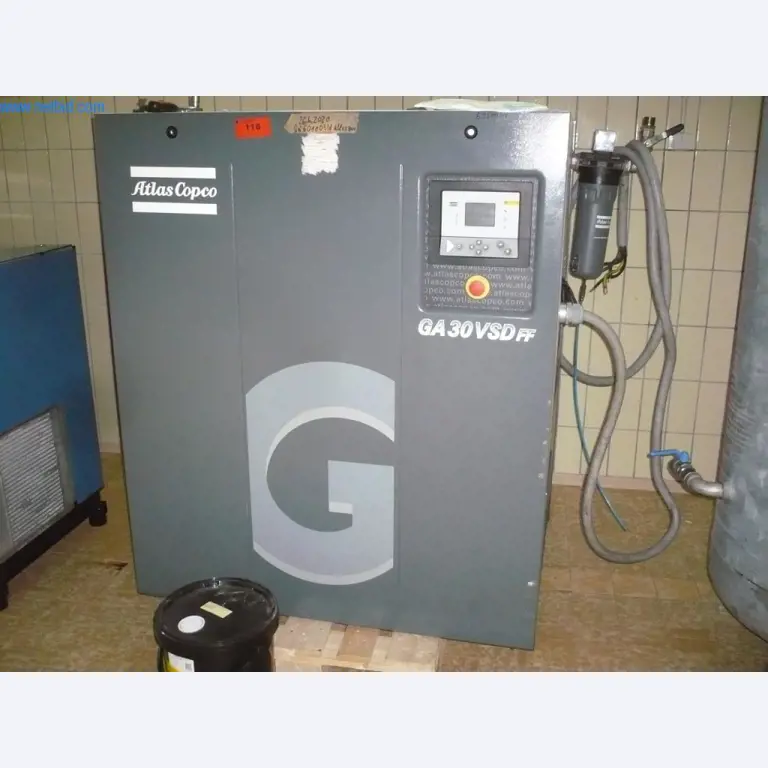 Máquinas de padaria numa grande padaria-1