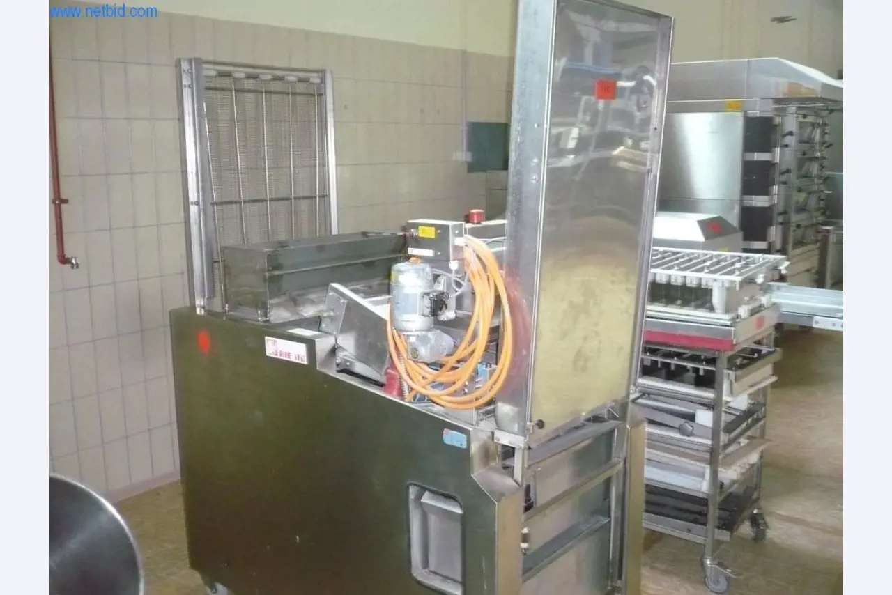 Máquinas de padaria numa grande padaria-1