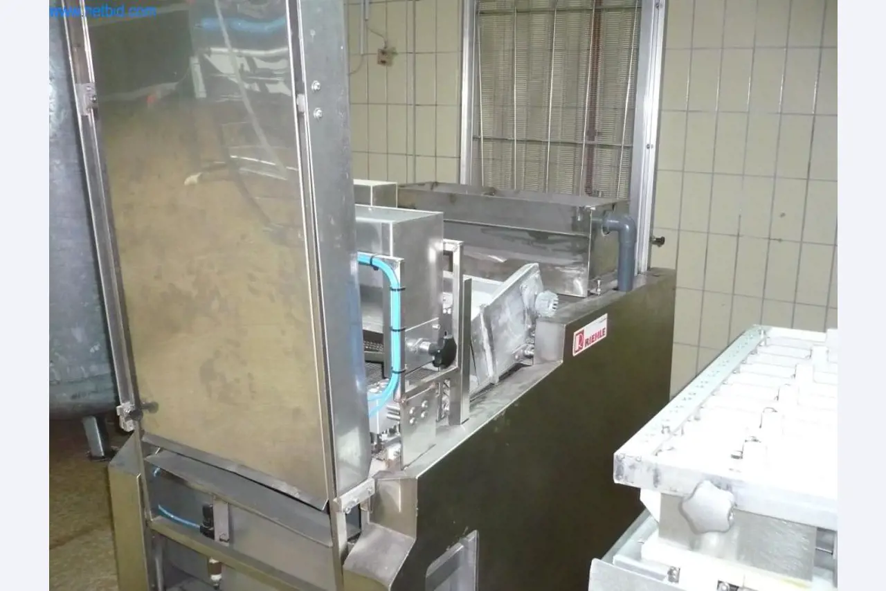 Máquinas de padaria numa grande padaria-2