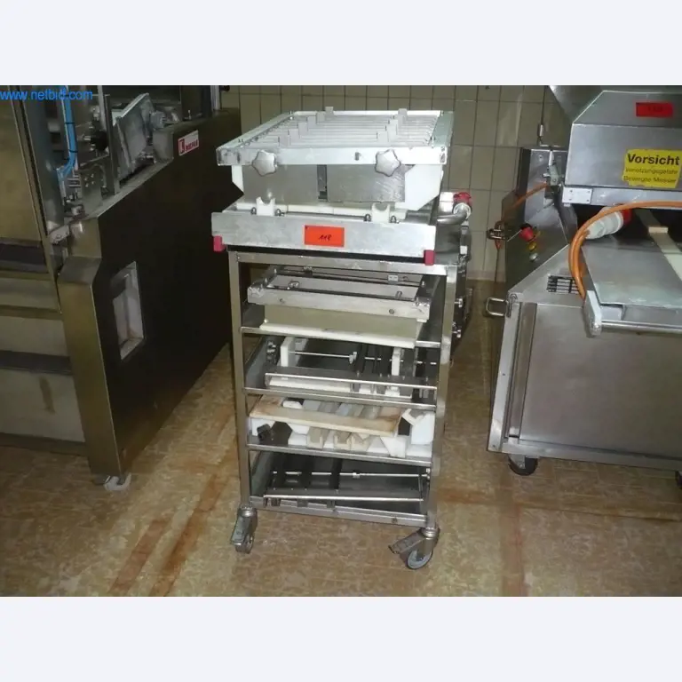 Máquinas de panadería en una gran panadería-2