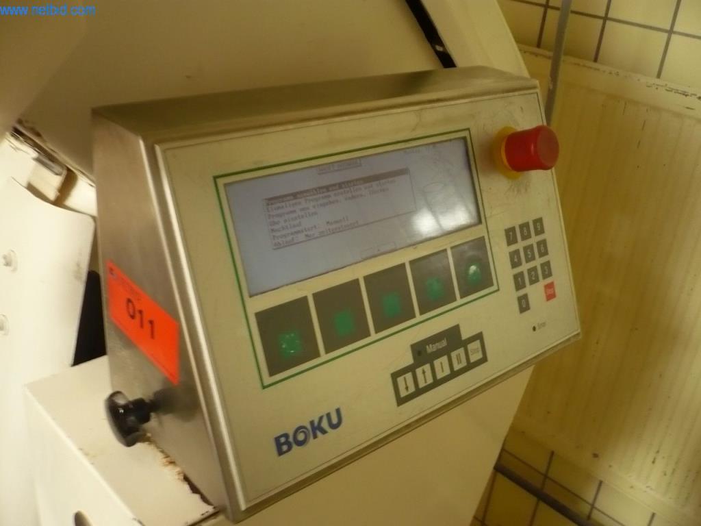 Maszyny piekarnicze w dużej piekarni-2