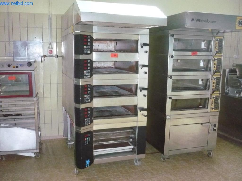 Pekařské stroje ve velké pekárně-1