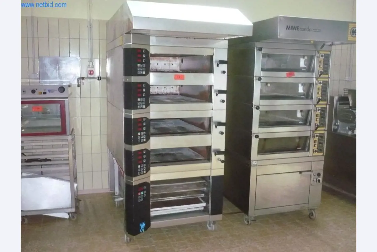 Máquinas de padaria numa grande padaria-1