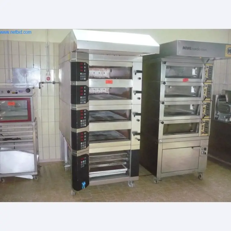 Máquinas de padaria numa grande padaria-1