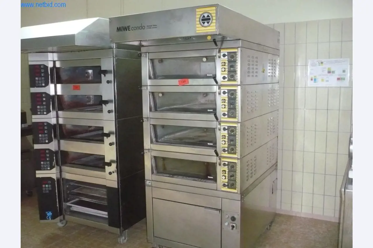 Pekarski stroji v veliki pekarni-1