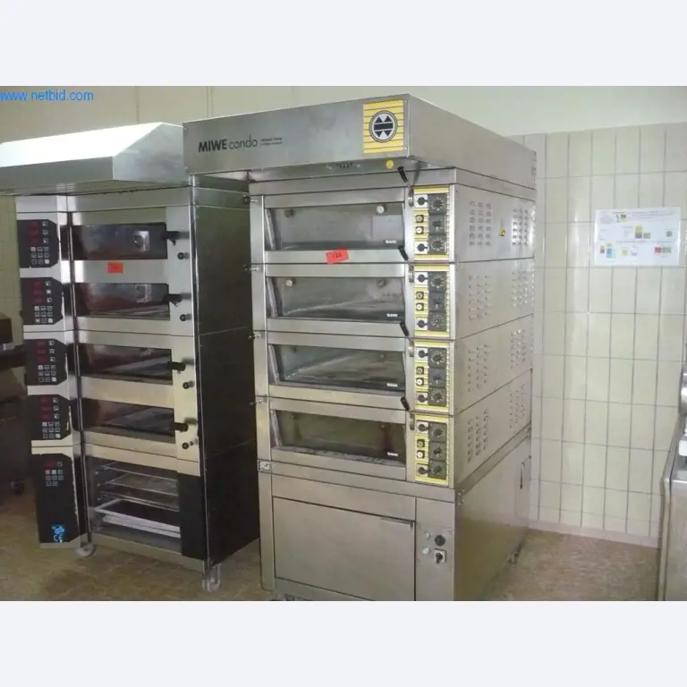 Pekarski stroji v veliki pekarni-1