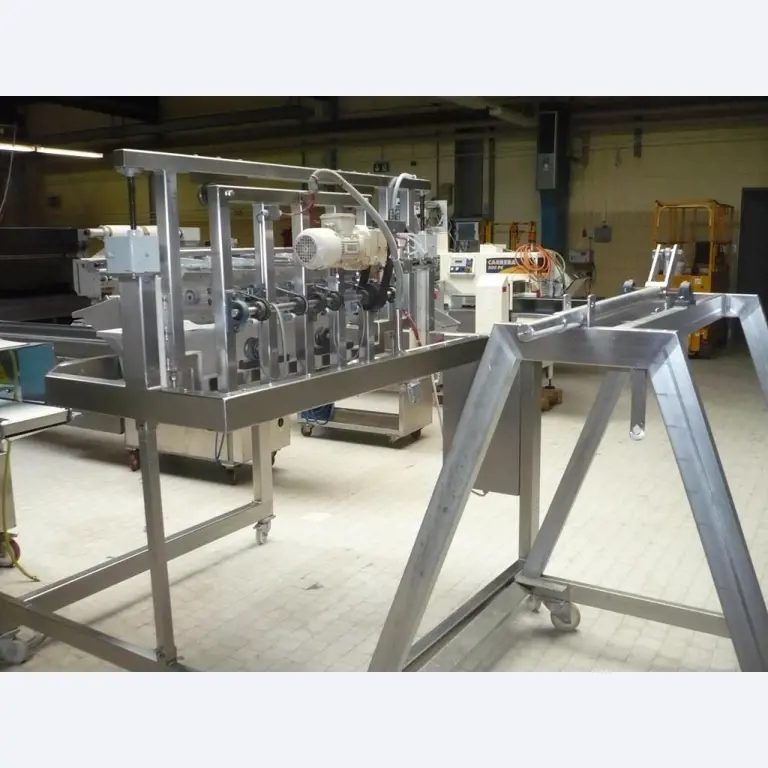 Máquinas de panadería en una gran panadería-3