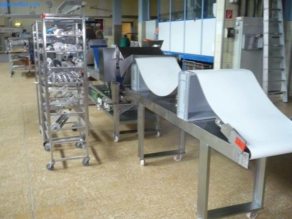 Pekařské stroje ve velké pekárně-2