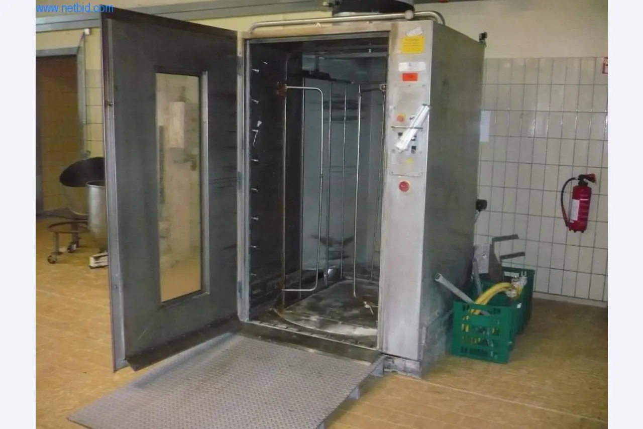 Máquinas de padaria numa grande padaria-1