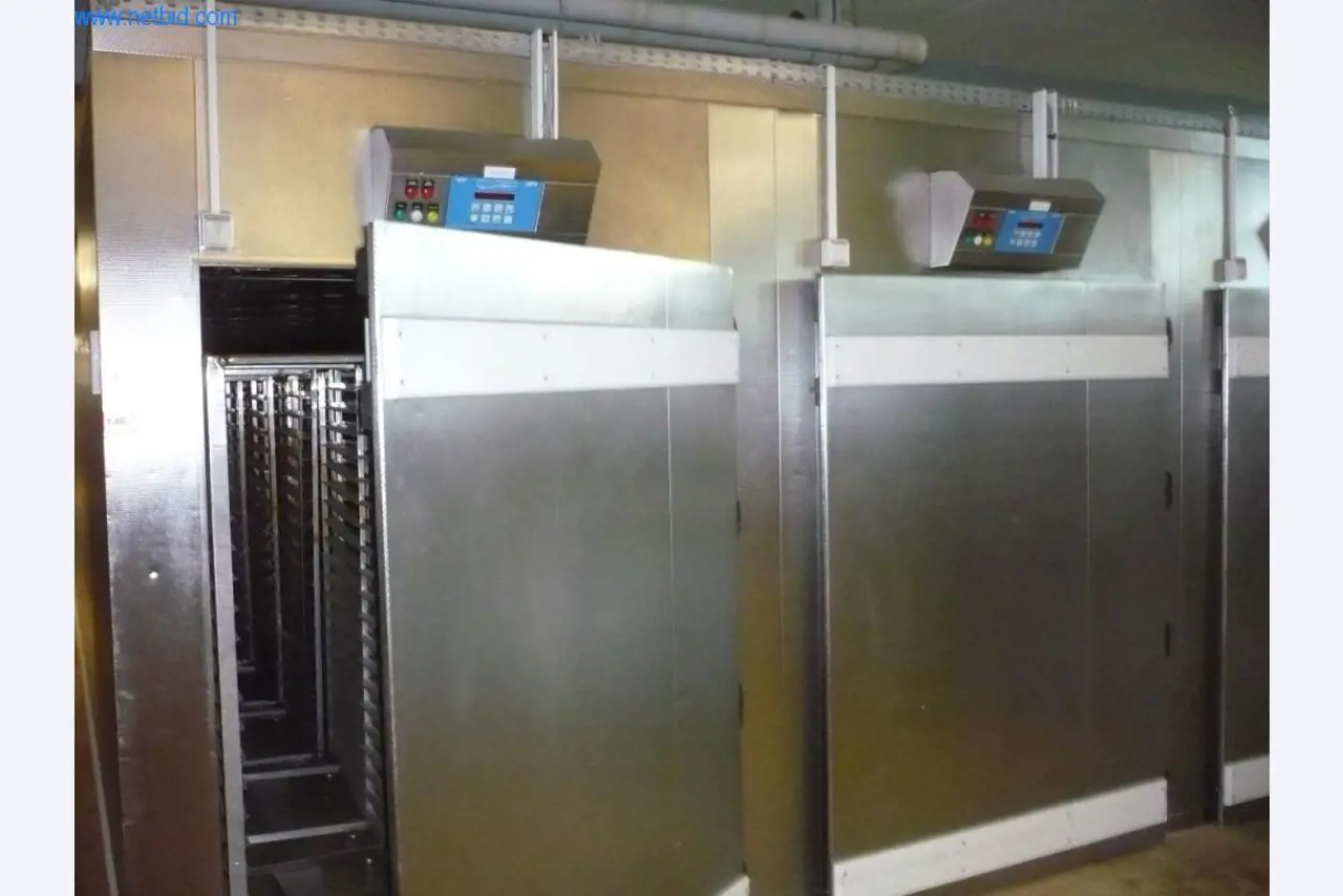 Máquinas de padaria numa grande padaria-1