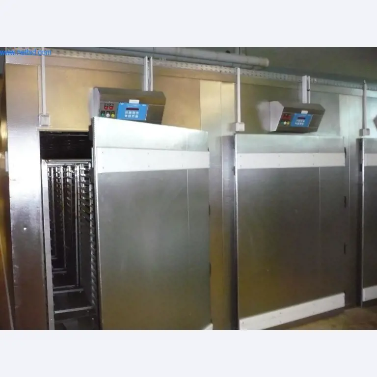 Máquinas de padaria numa grande padaria-1