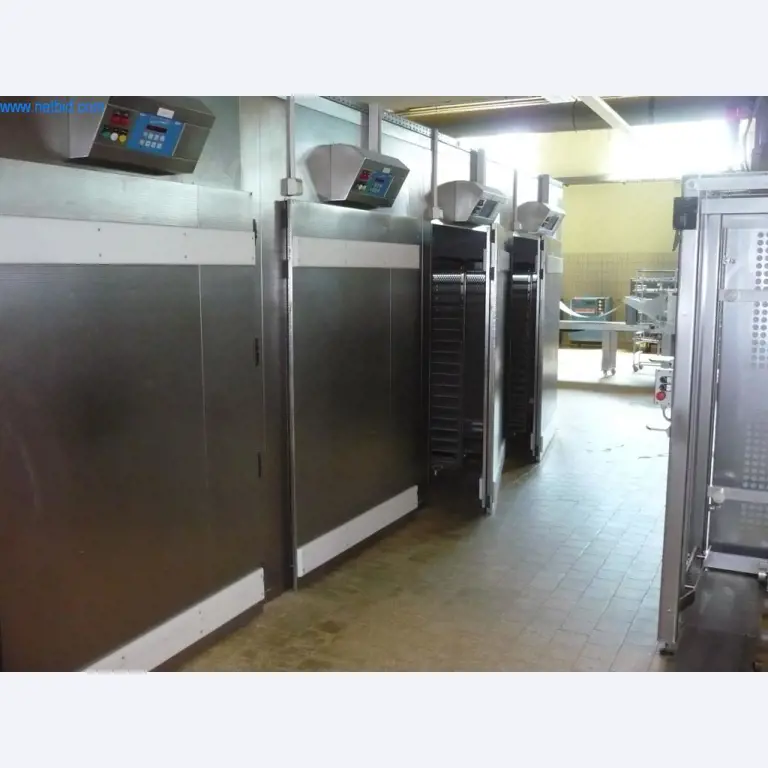 Máquinas de padaria numa grande padaria-2