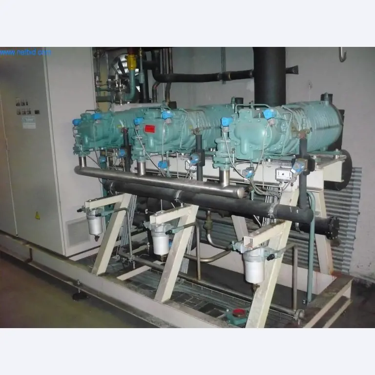 Máquinas de padaria numa grande padaria-3