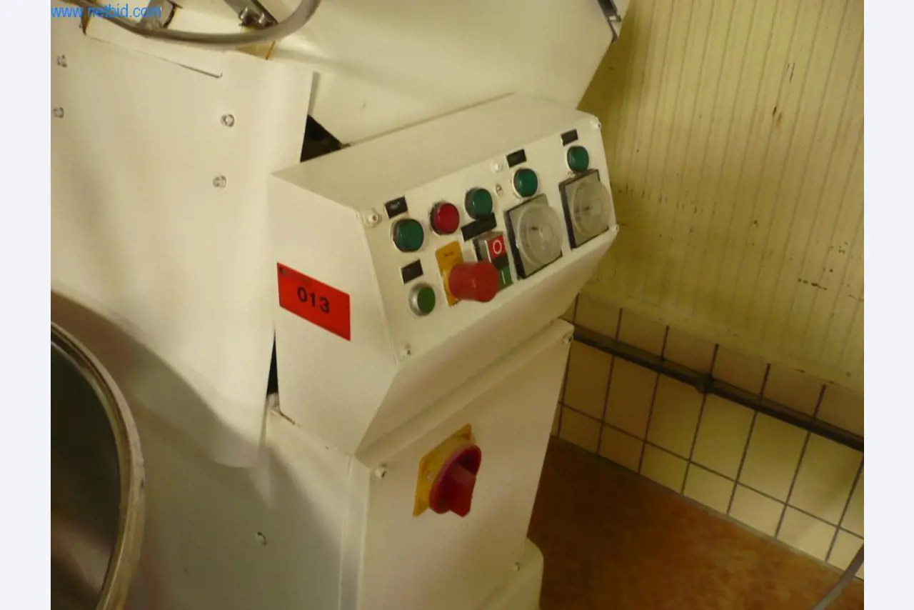 Bäckereimaschinen einer Großbäckerei-2