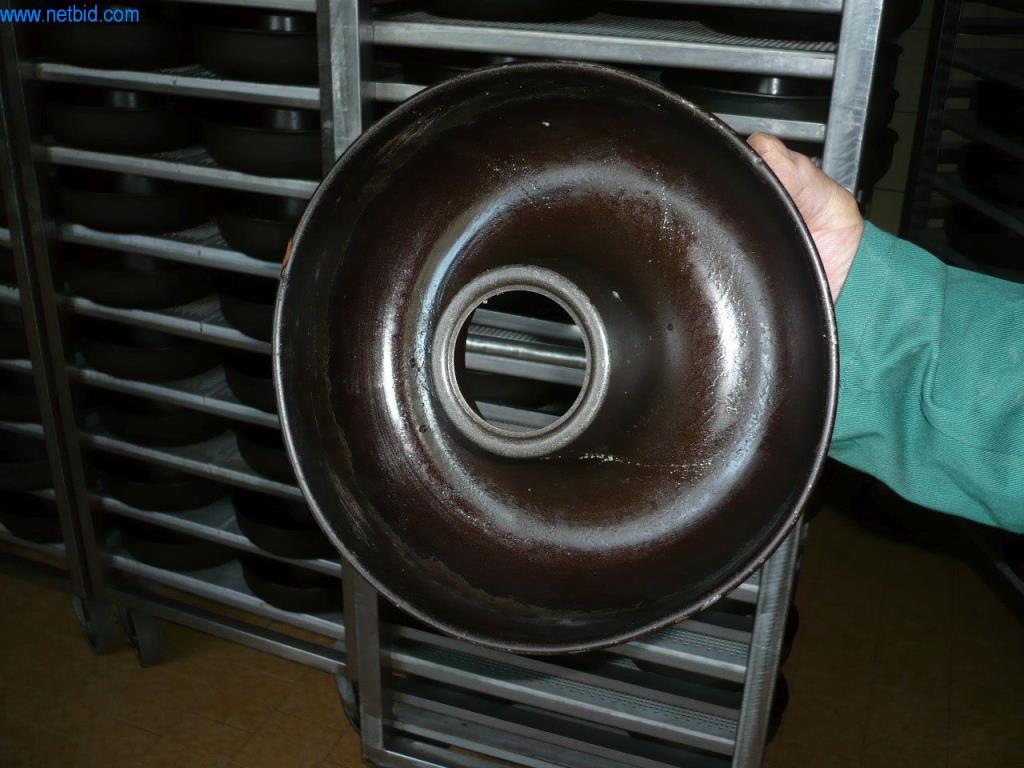 Pekařské stroje ve velké pekárně-2