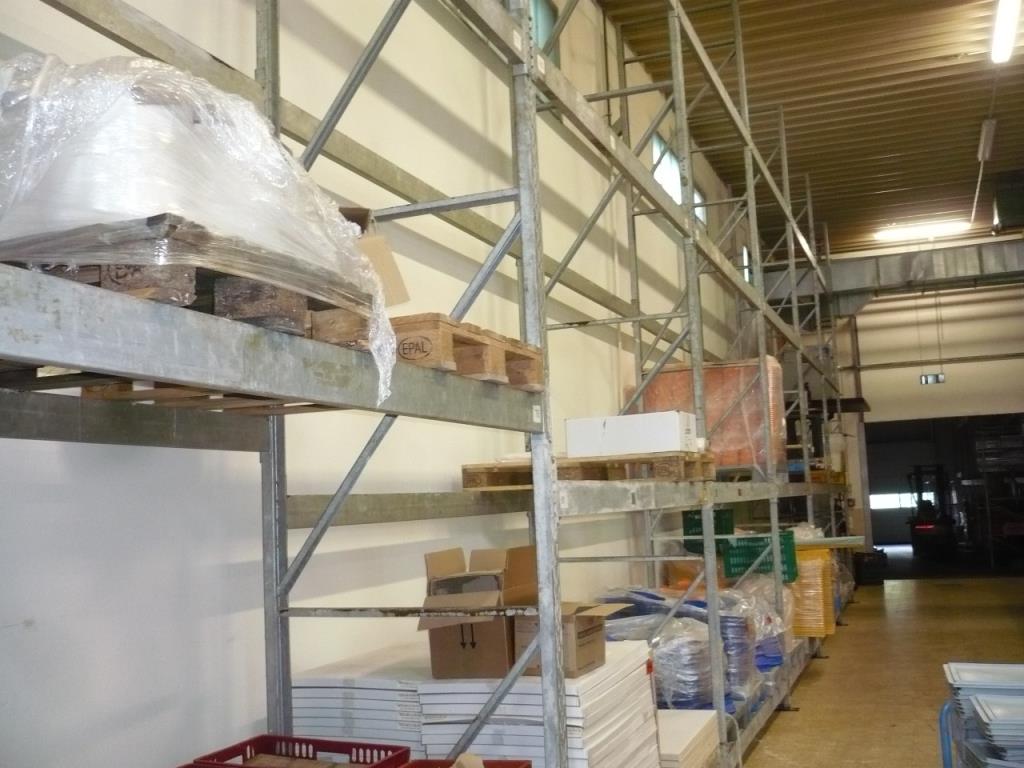 Pekařské stroje ve velké pekárně-1