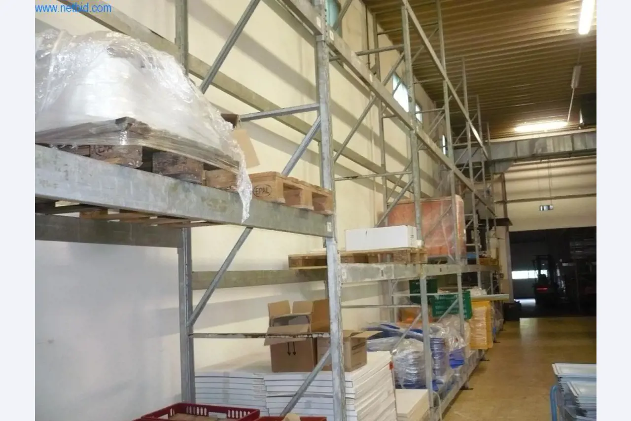 Pekařské stroje ve velké pekárně-1