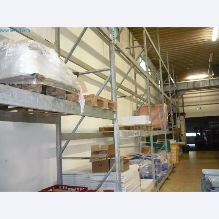 Pekařské stroje ve velké pekárně-1