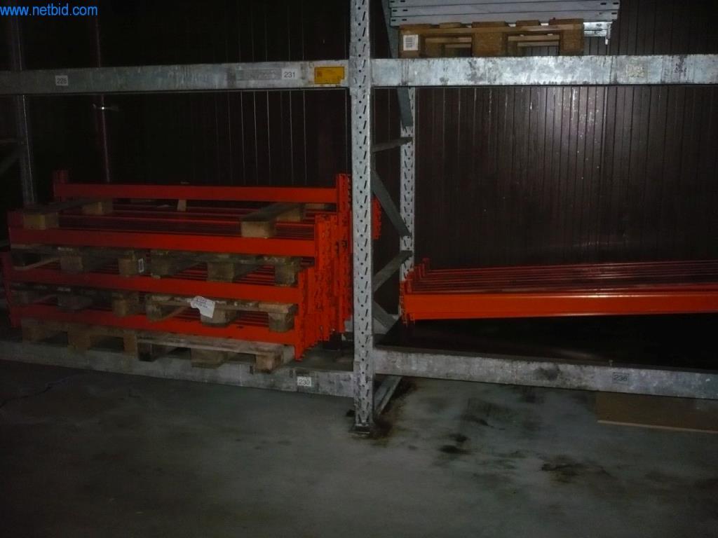 Pekařské stroje ve velké pekárně-4