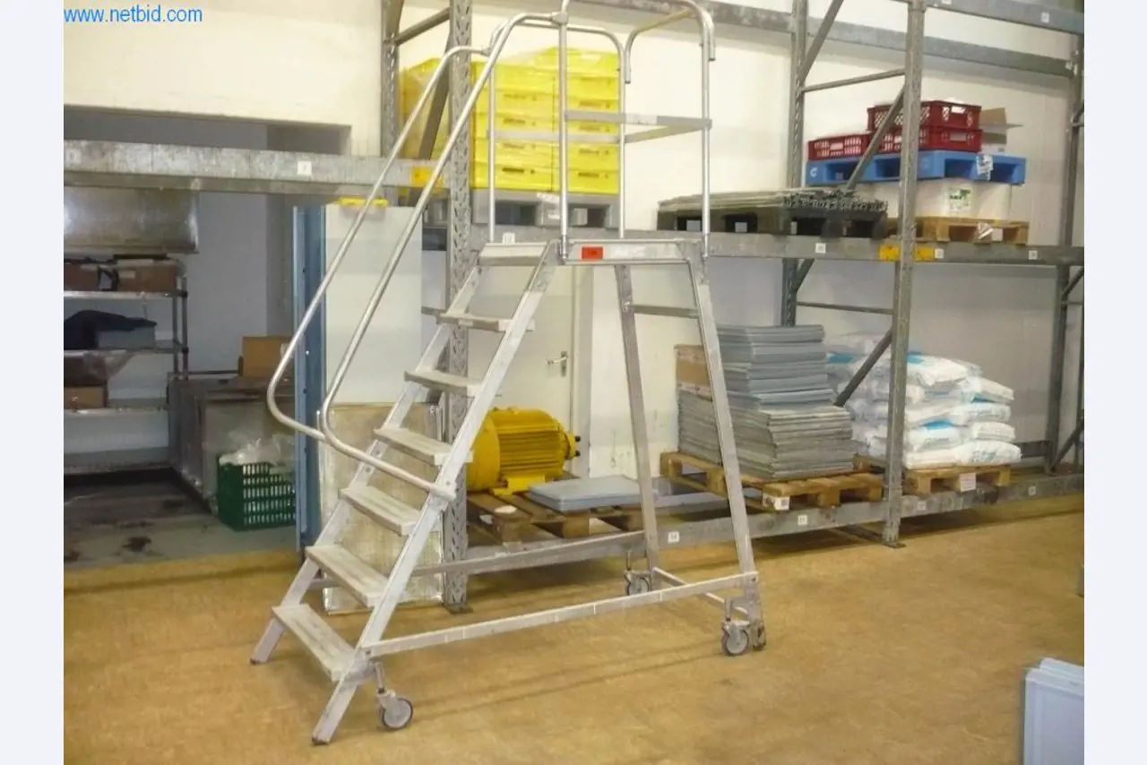 Máquinas de padaria numa grande padaria-1