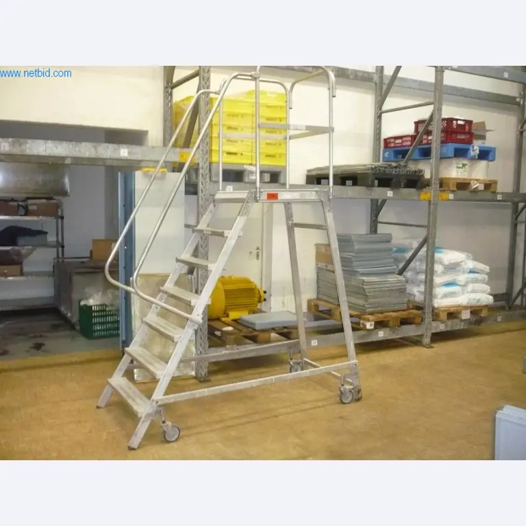 Máquinas de padaria numa grande padaria-1