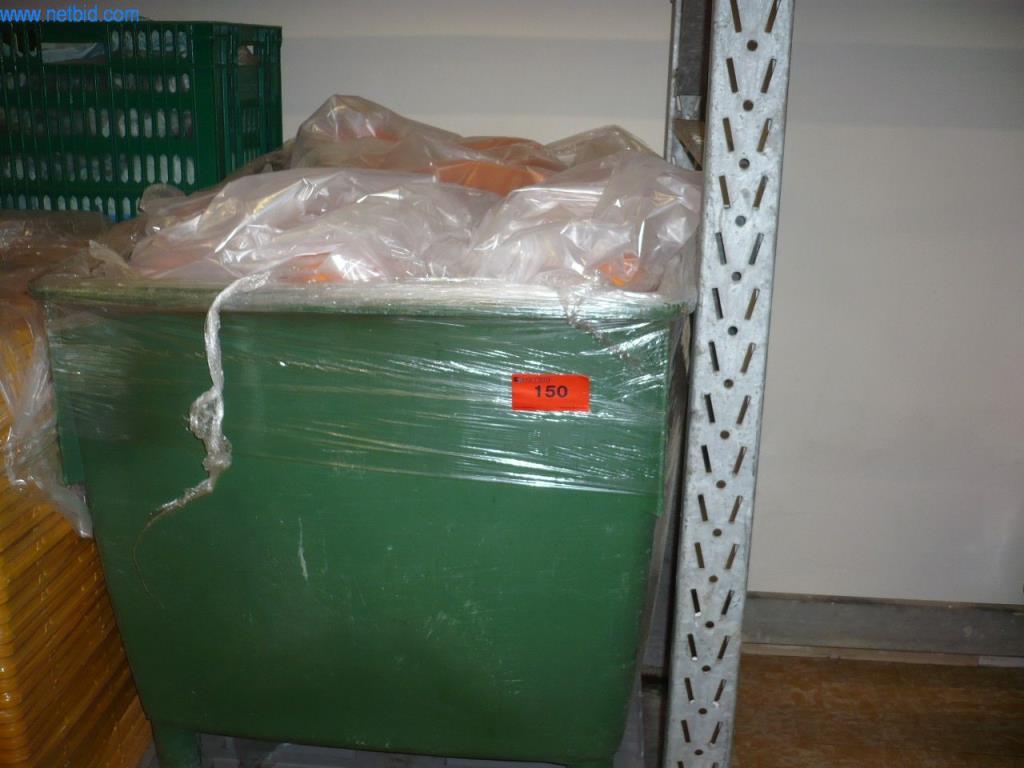 Pekařské stroje ve velké pekárně-2