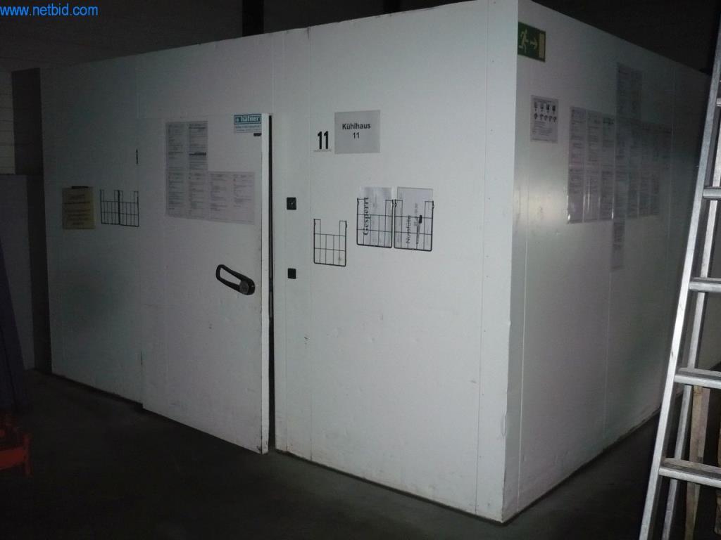 Pekařské stroje ve velké pekárně-1