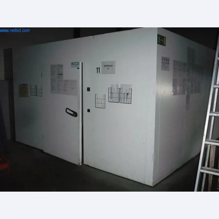 Máquinas de padaria numa grande padaria-1