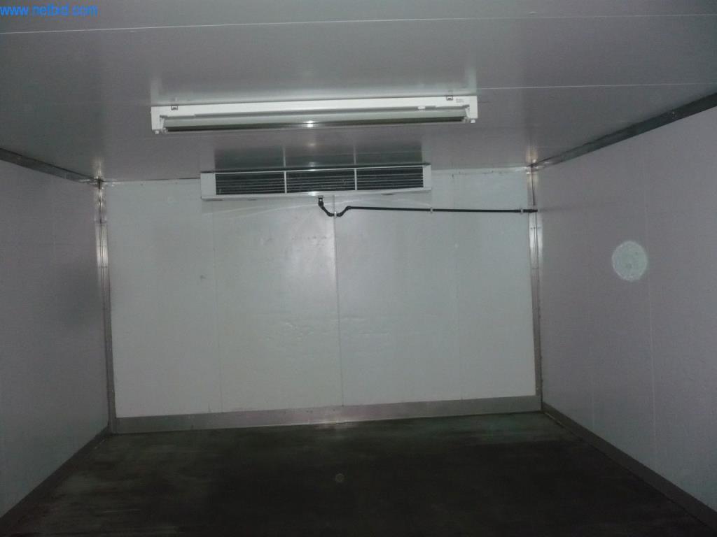 Pekařské stroje ve velké pekárně-2