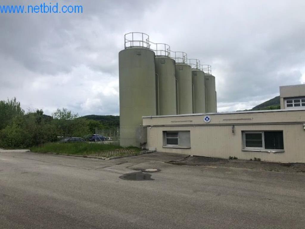 Pekařské stroje ve velké pekárně-1