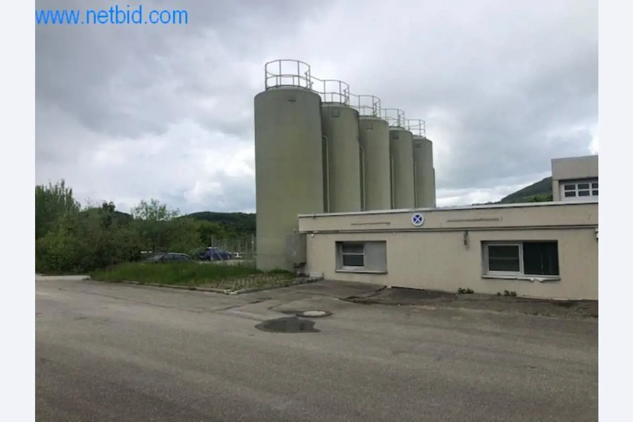 Pekarski stroji v veliki pekarni-1