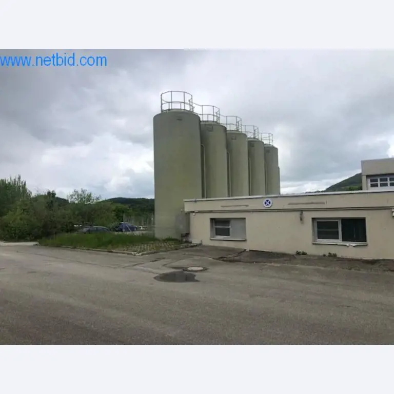 Pekarski stroji v veliki pekarni-1