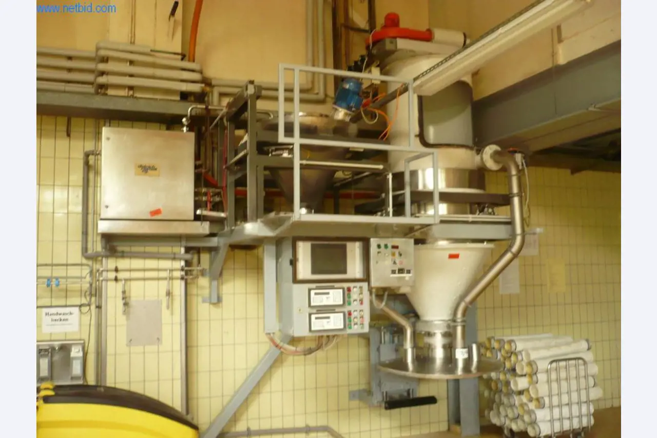 Pekarski stroji v veliki pekarni-2