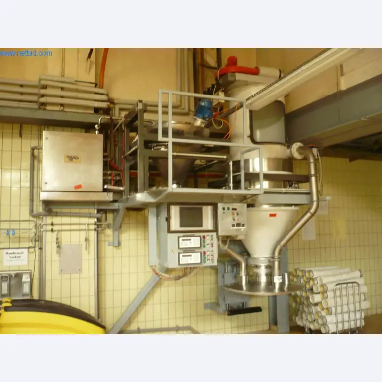 Pekarski stroji v veliki pekarni-2