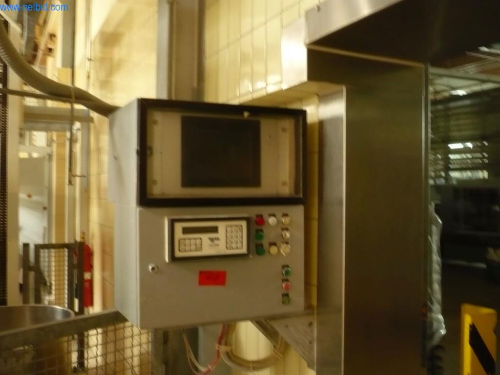 Pekařské stroje ve velké pekárně-4