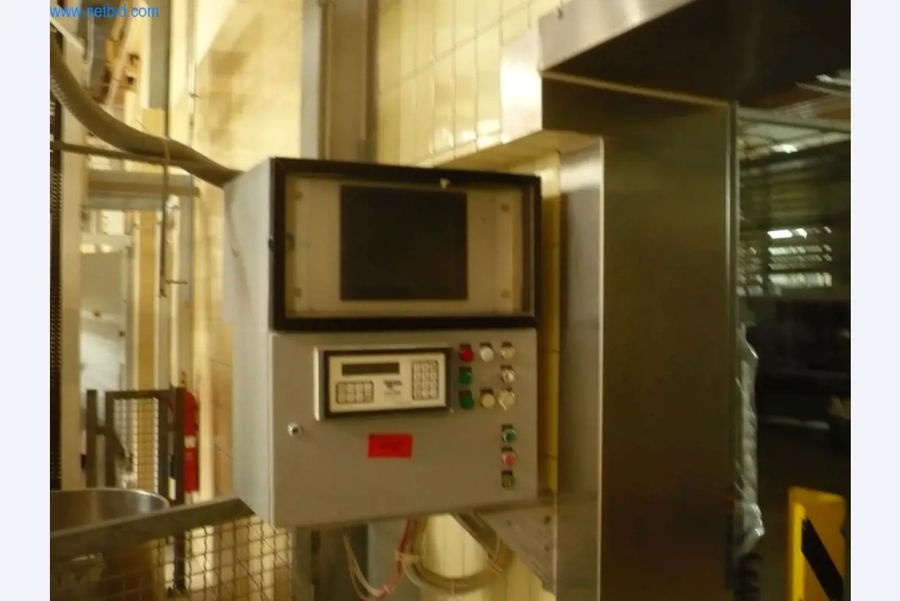 Pekarski stroji v veliki pekarni-4