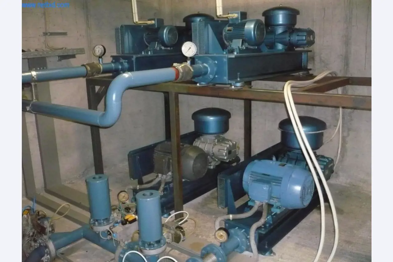 Pekarski stroji v veliki pekarni-6