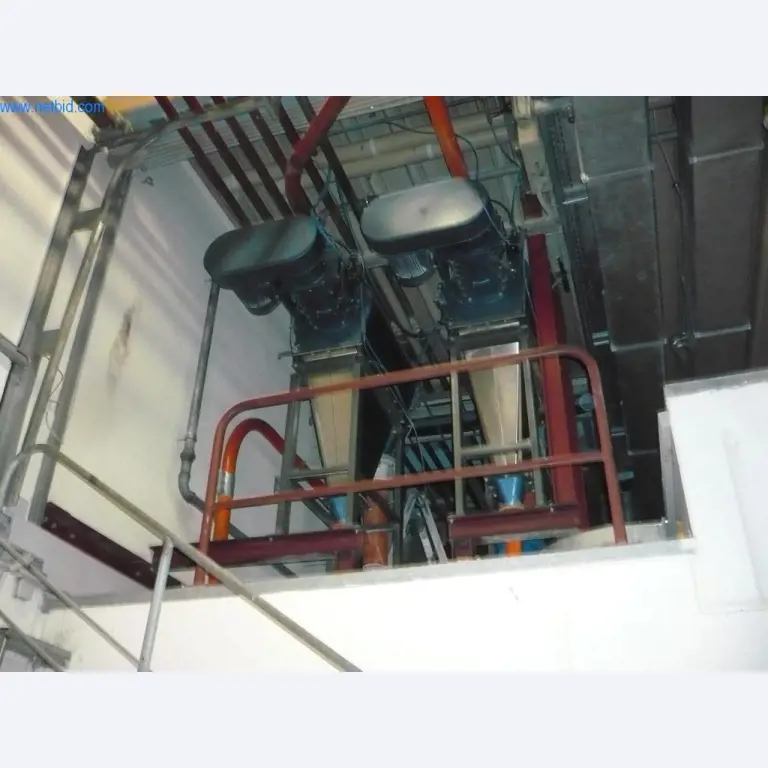 Pekarski stroji v veliki pekarni-7