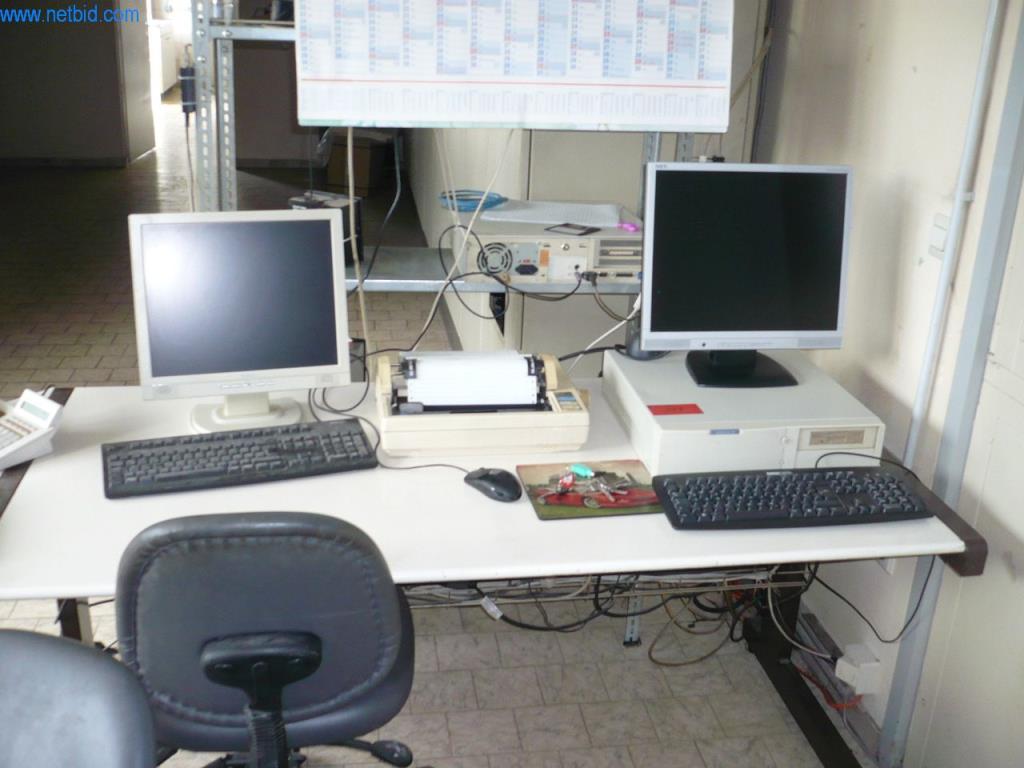 Pekařské stroje ve velké pekárně-8