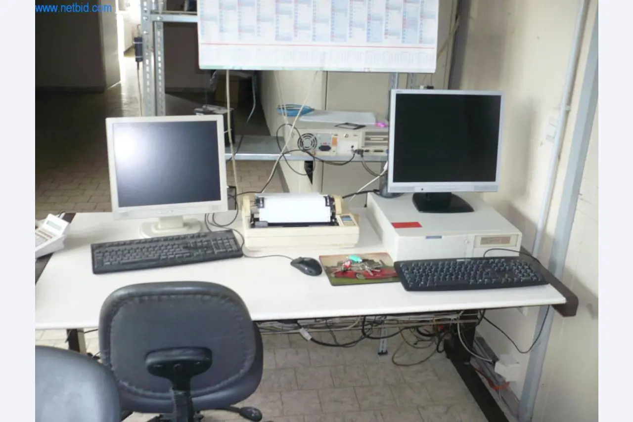 Pekarski stroji v veliki pekarni-8