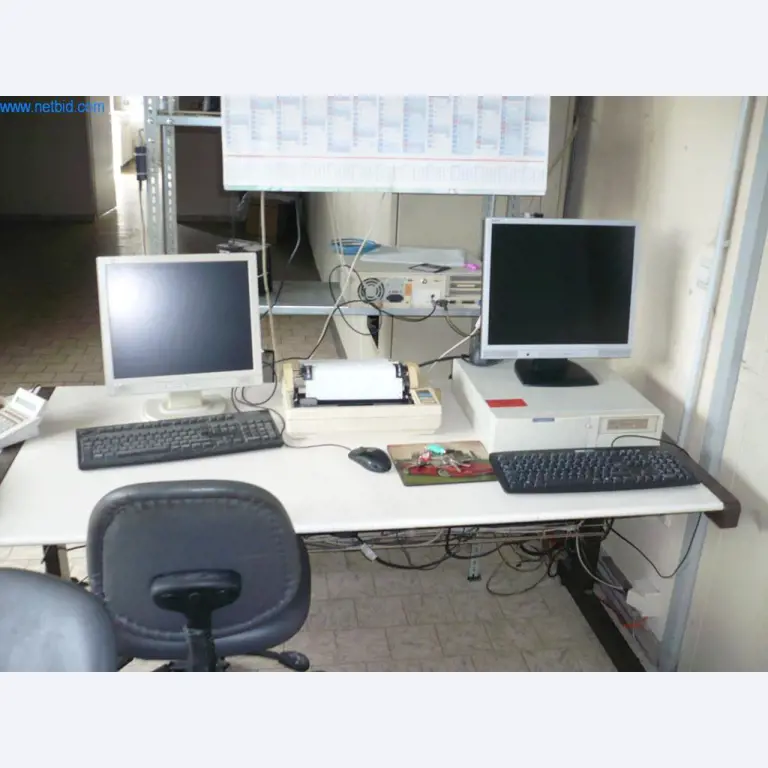 Pekarski stroji v veliki pekarni-8