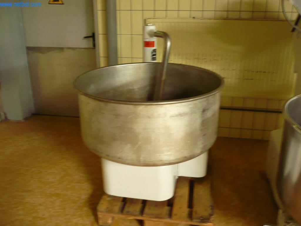 Máquinas de padaria numa grande padaria-1