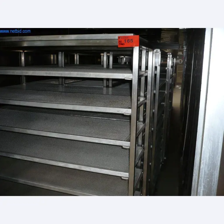 Máquinas de padaria numa grande padaria-1