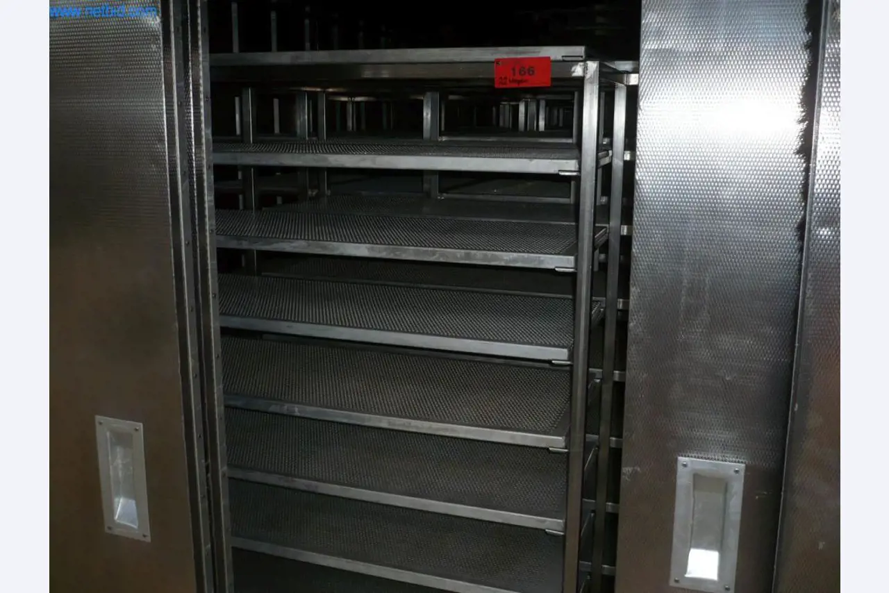 Máquinas de padaria numa grande padaria-1