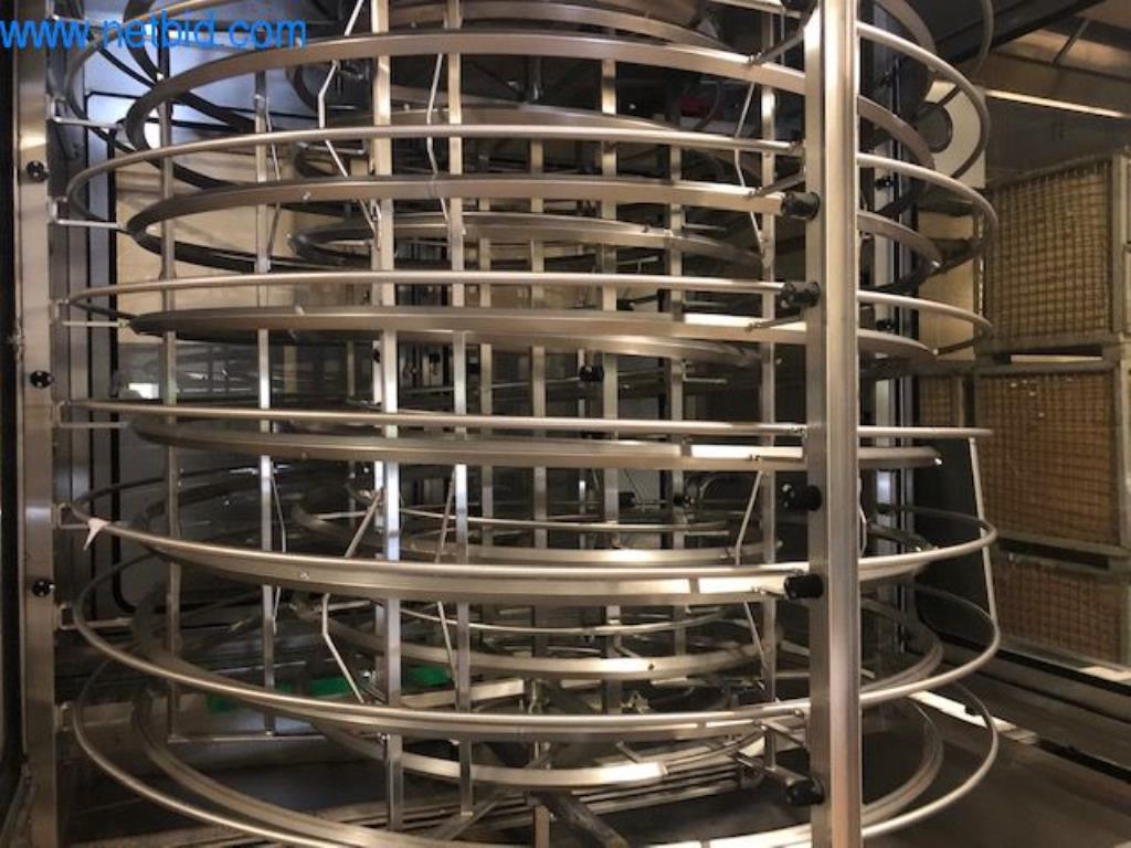 Pekarski stroji v veliki pekarni-2