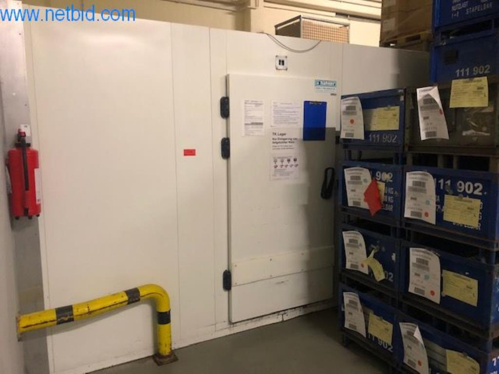 Pekařské stroje ve velké pekárně-1