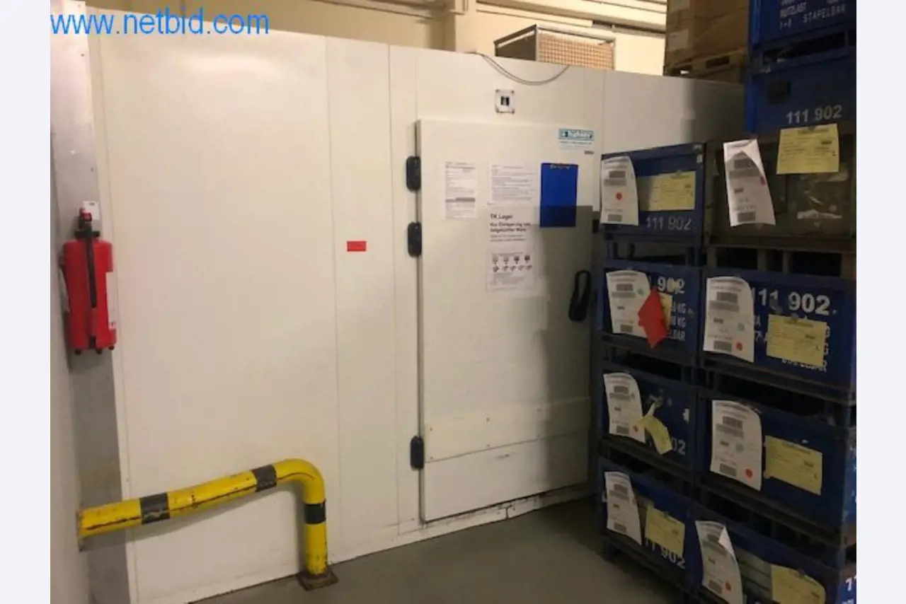 Pekařské stroje ve velké pekárně-1