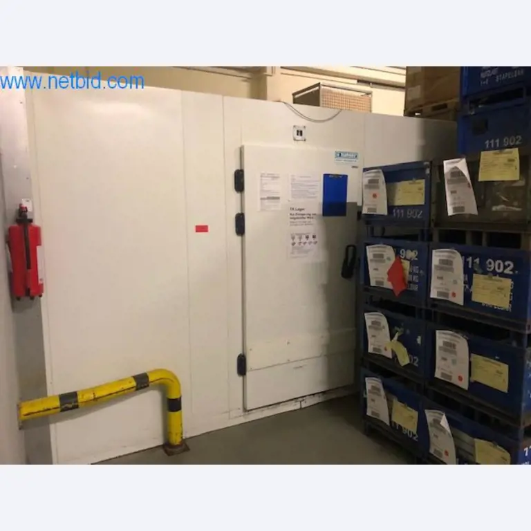 Pekařské stroje ve velké pekárně-1